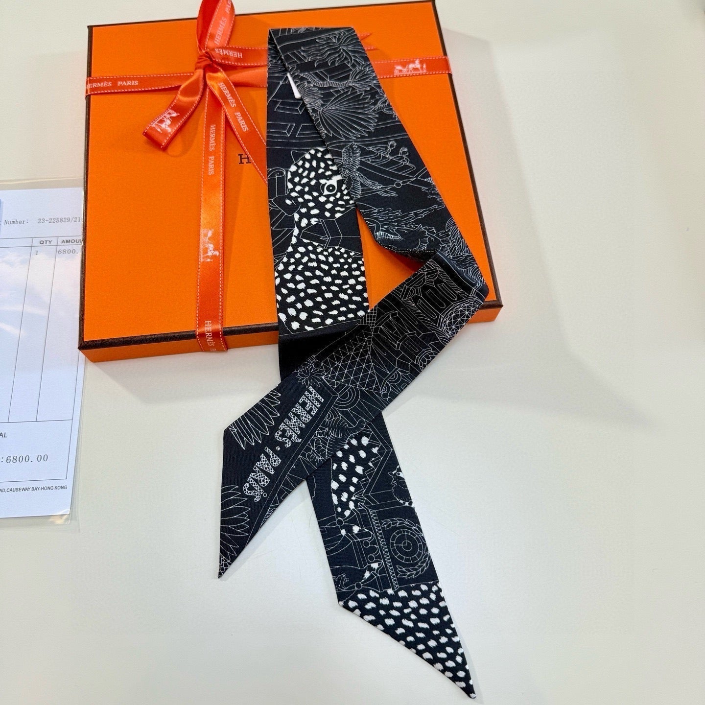 HERMES HERMES 25S NECKERCHIEF 86 IN SILK 989357