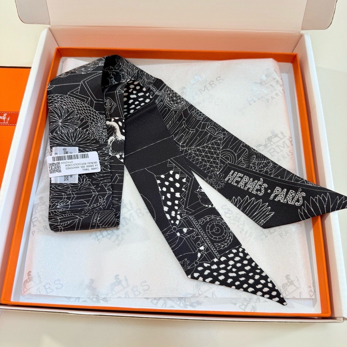 HERMES HERMES 25S NECKERCHIEF 86 IN SILK 989357