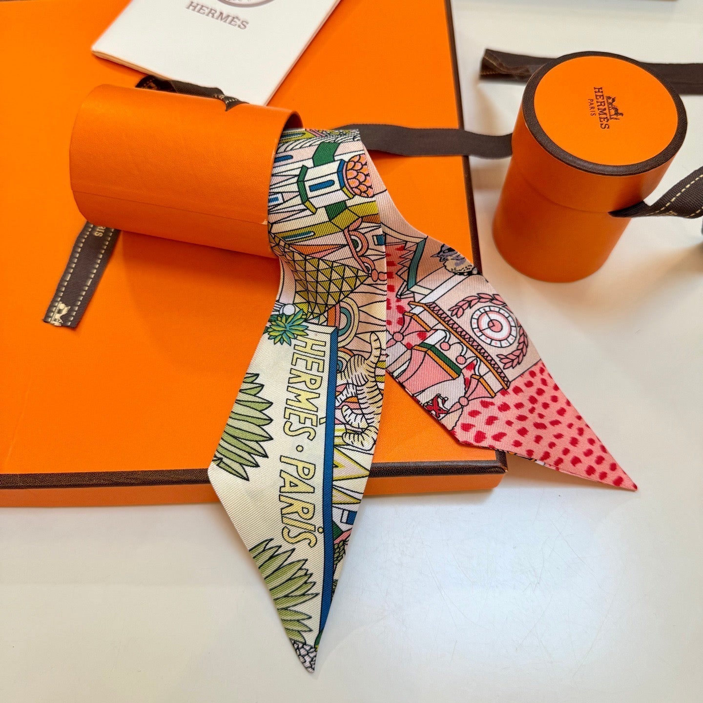 HERMES HERMES 25S NECKERCHIEF 86 IN SILK 989360