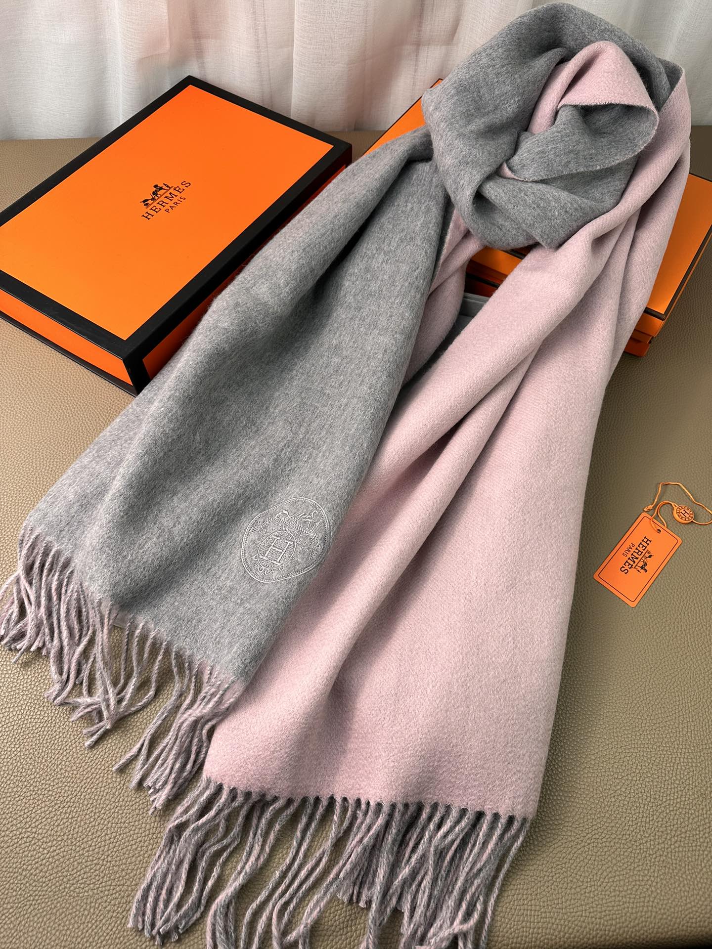 HERMES DOUBLE-FACE SCARF 200 CM IN LIGHT PINK AND GREY CASERE