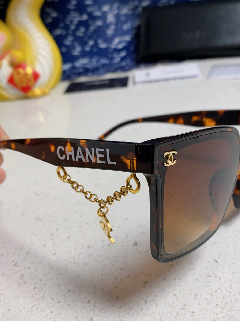 CHANEL SQUARE SUNGLASSES 641809 IN HAVANA ACETATE GOLD CHAIN